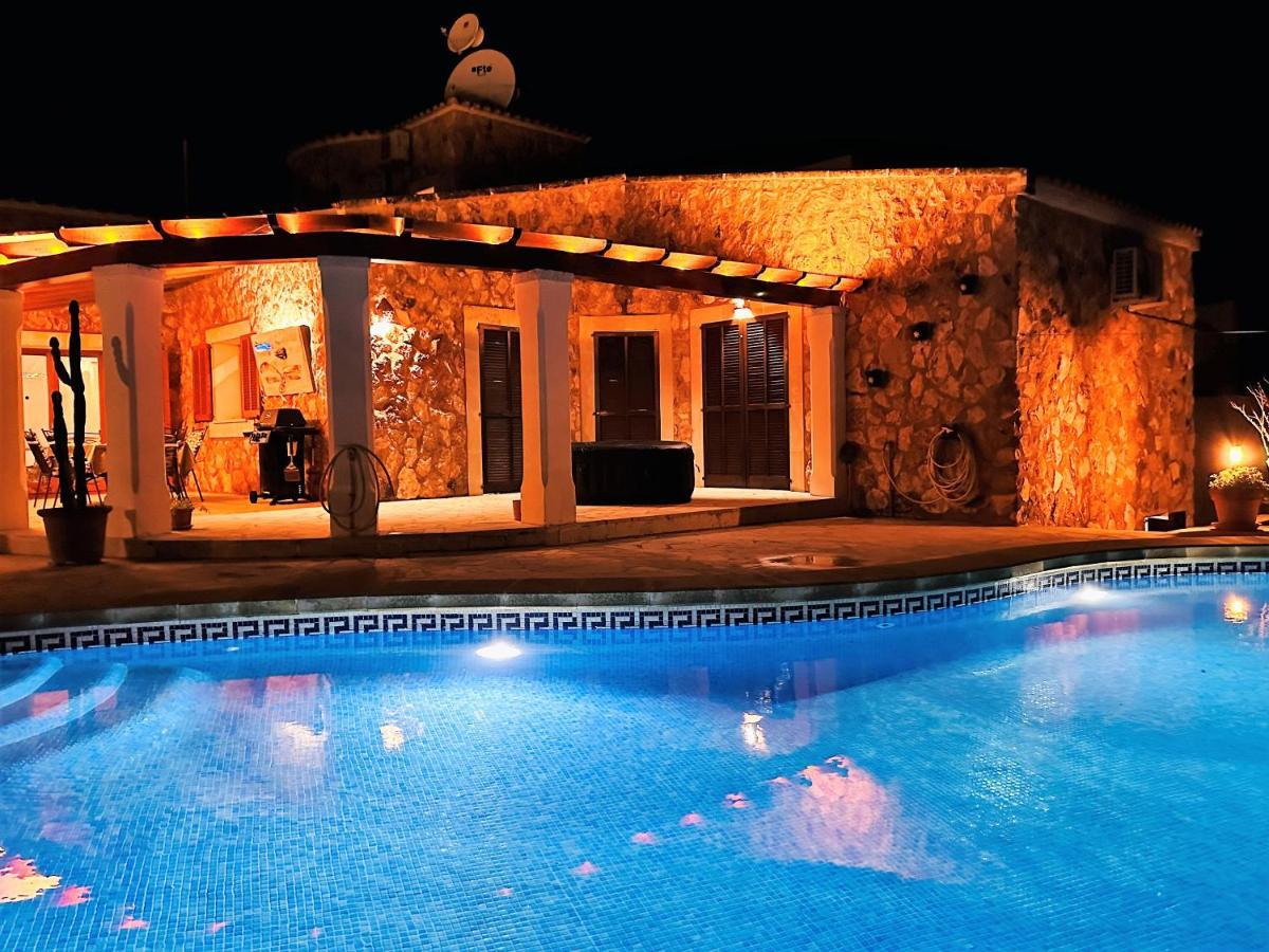 Villa Sanchez In Strandnahe Mit Pool, Jacuzzi, Klima, Wifi, Gas Bbq Santanyí Exterior foto